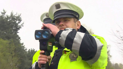90’ ČT24 - Policisté protestují proti pracovním podmínkám