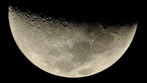 Vesmír - 5/13 Měsíc