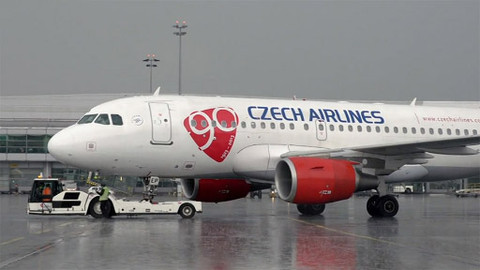 Auto Moto Revue - Co všechno jezdí tam, kde se létá – na letišti