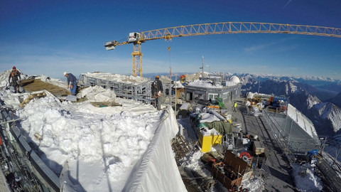 Megastaveniště - 4/4 Vysoko v oblacích