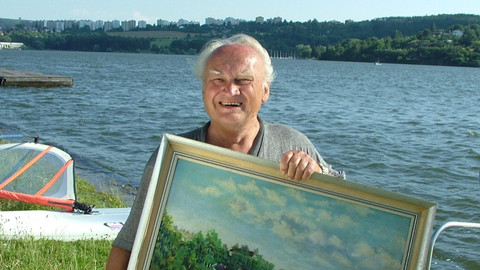 Nad přehradou svítá?