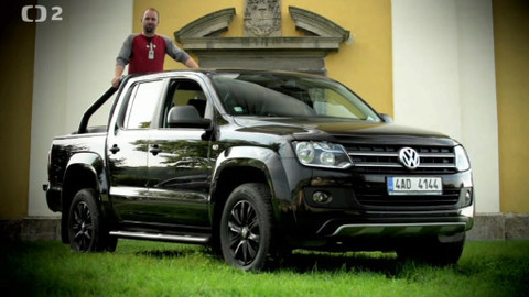 Auto Moto Revue - Souboj na život a na smrt - kombajn kontra postřikovač, k tomu dříč VW Amarok a žádaná ojetina Ford Focus