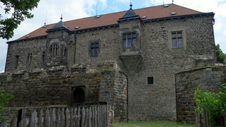 Krajinou příběhů českých hradů známých i neznámých