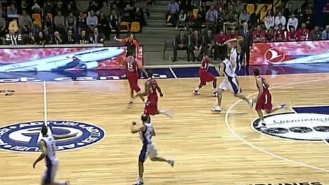 Evropská liga v basketbalu - Bennet Cantu - Olympiakos Pireus