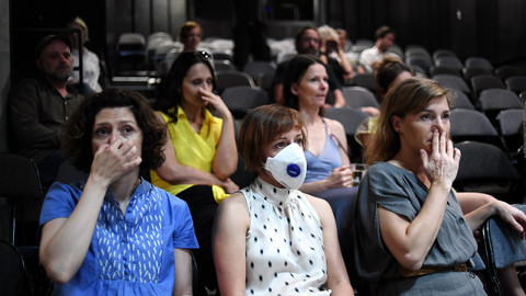 Zkáza Dejvického divadla - 5/6 Smrad