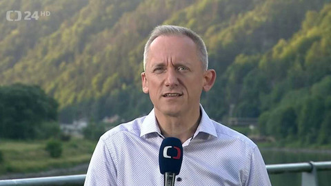 90’ ČT24 - České Švýcarsko stále sužuje požár