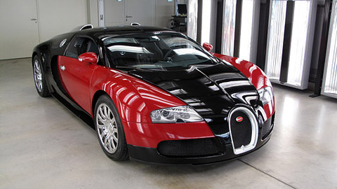 Továrny dneška - 4/10 Bugatti Veyron
