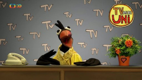 TvMiniUni - 13/16 Z čeho jsou mraky? Může na nich člověk sedět? A proč má Večerníček čepici?