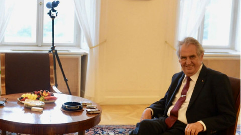 Mimořádné pořady ČT24 - Premiér Andrej Babiš u prezidenta Miloše Zemana