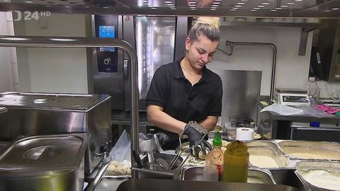 90’ ČT24 - Inflace zpomaluje, rostou mzdy – poroste i životní úroveň?