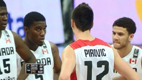 MS v basketbalu U19 2013 - Kanada - USA