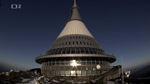 Zrezivělá krása - Hyperboloid nad městem