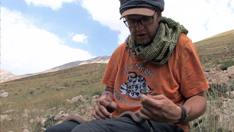 Nedej se! - Hadí muž