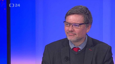 90’ ČT24 - Koronavirus v otázkách a odpovědích