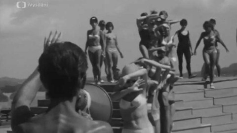 Celé léto na jevišti