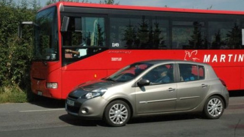 Stop - Autobus na zastávce