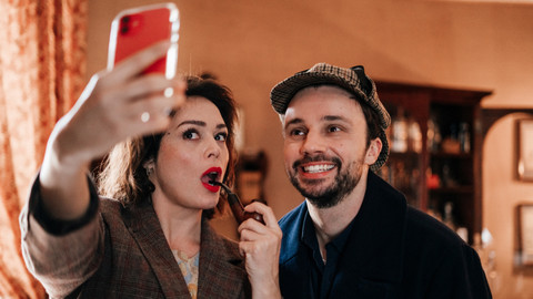 Slečna Holmesová - 4/6 Baker Street