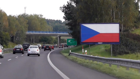 Nedej se! - Ztraceni v lese billboardů