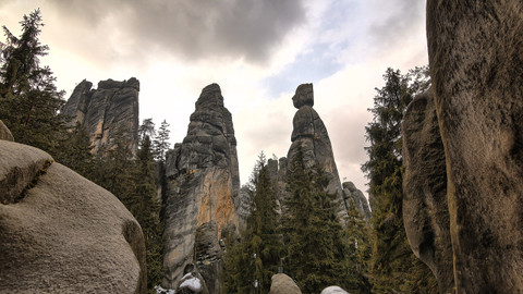 Krajinou domova - 4/8 Skalní megapole