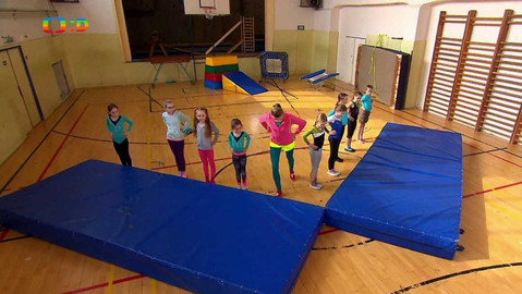 Jogínci sportují - Skoky na trampolíně