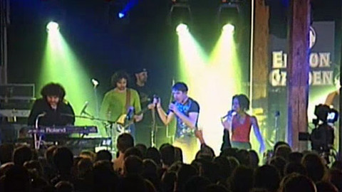 Mezi proudy / Crescendo - Monkey Business