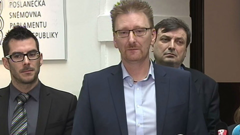 Mimořádné pořady ČT24 - Brífink hnutí Úsvit a jeho poslaneckého klubu k aktuální situaci v hnutí