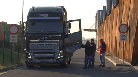 Besipky - Pásy v náklaďáku