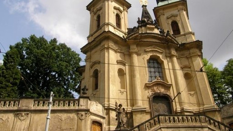 Praha, město věží - 12/16 Věže Karlova náměstí a okolí