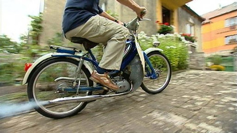 Zašlapané projekty - Mopedu Stadion odzvonilo