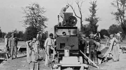 Osvětim: Hlasy přeživších - 3/5 Tábor