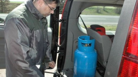 Stop - Převoz plynu v autě