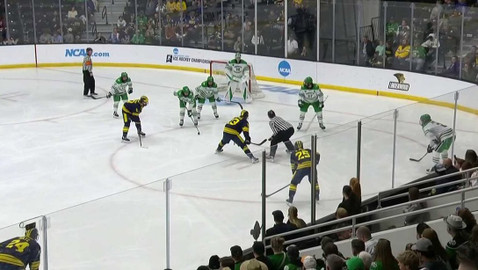 NCAA lední hokej - North Dakota Fighting Hawks - Michigan Wolverines