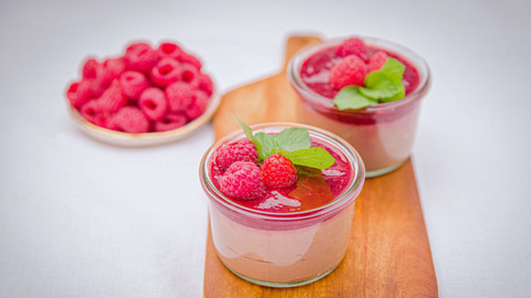 Napečeno - 16/20 Čokoládová pěna s malinami