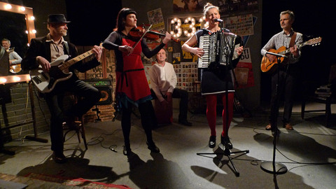 Třistatřicettři - Chaos a řád