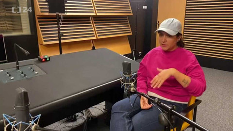 Background ČT24 - Apolena Rychlíková