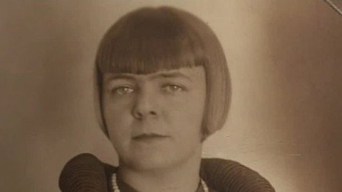 Neznámí hrdinové - Sama proti osudu