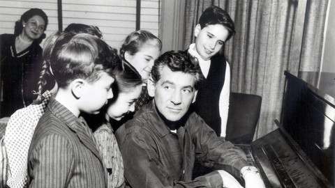 Leonard Bernstein o hudbě - 4/25 Co vytváří z hudby symfonii?