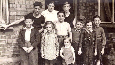 Příběhy 20. století - 1/8 Počátek zániku