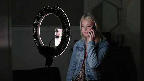 Dobrodružství vědy a techniky - TikTok - jak aplikace utváří náš pohled na svět