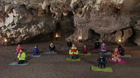 Jogínci na cestách - Velbloud v jeskyni