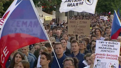 Mimořádné pořady ČT24 - Demonstrace za demisi M.Benešové