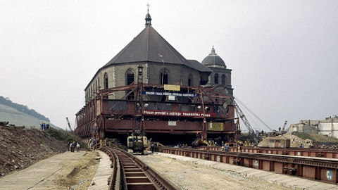 Chrám z popela zdvižený