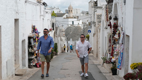 Manu a Matěj - 7/10 Architektura, kterou jinde neuvidíte – Leččské baroko, bílé město a trullí domky