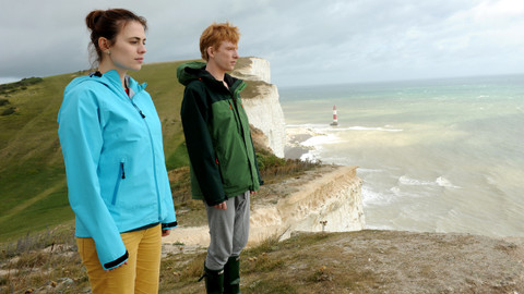 Černé zrcadlo - 1/3 Přijdu hned