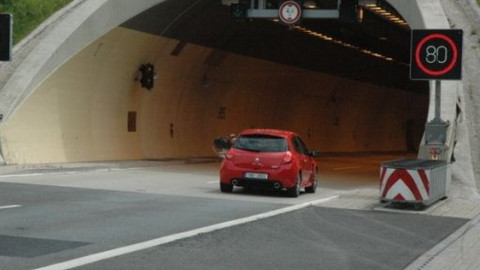 Stop - Jízda v tunelu