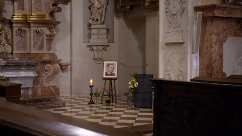 Zakázaný Bůh - 1/13 Mučedník se smíchem na rtech