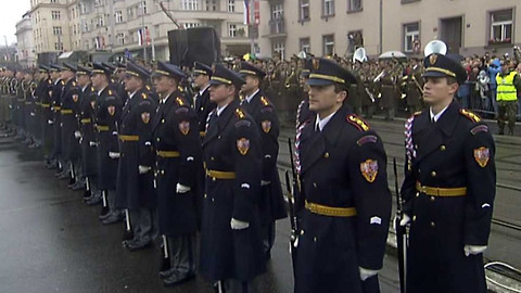 Vojenská přehlídka k 90. výročí vzniku Československé republiky