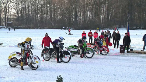 Svět motorů - M ČR na ledové ploché dráze Holice v Čechách