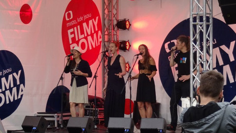 ČT na MFF Karlovy Vary - Yellow Sisters