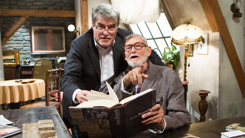 Třistatřicettři - Knihy o českém autorském skle